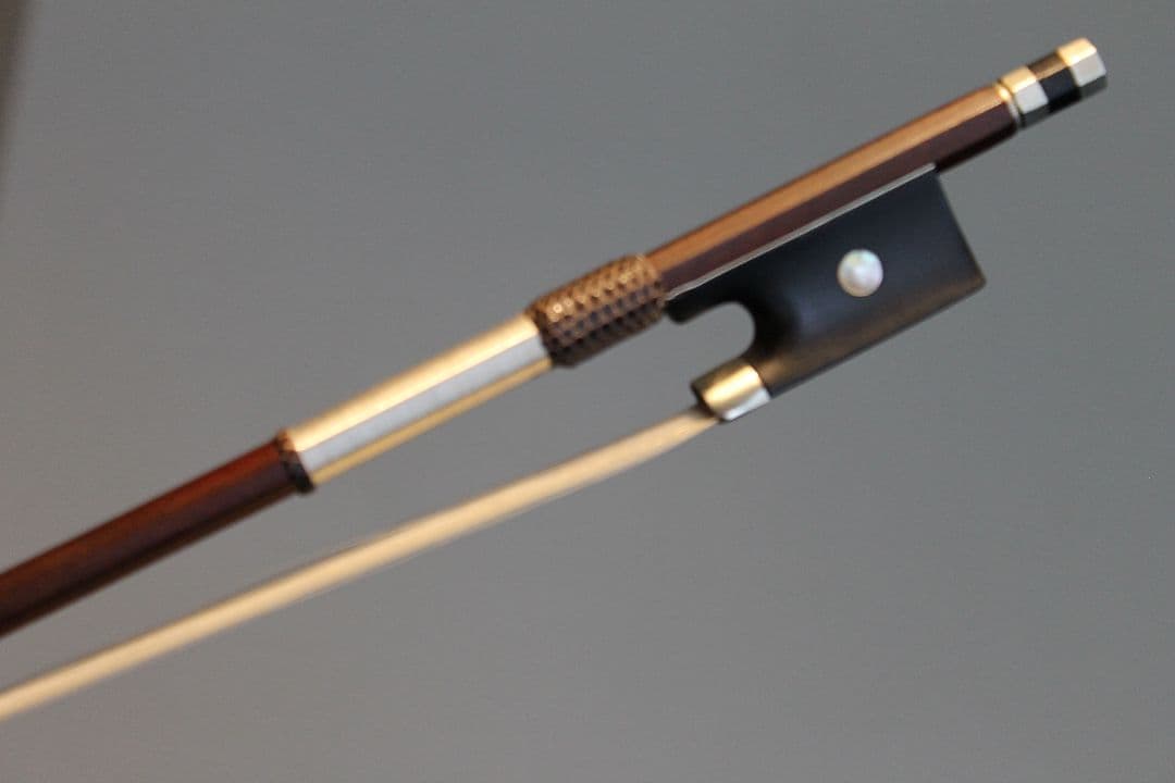 オールドバイオリン弓　絶妙な吸付と反発の妙、癖になる操作感　約百年前フレンチか