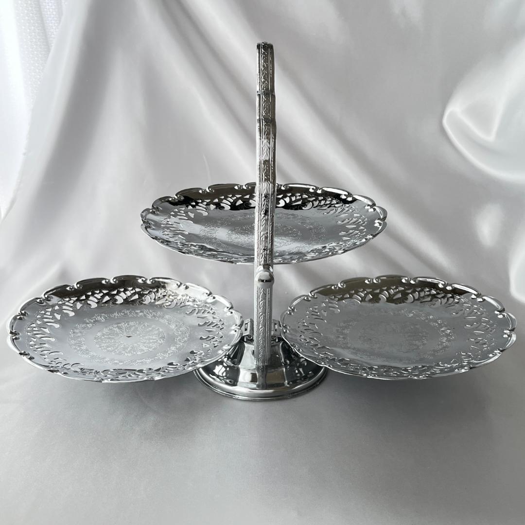 【英国】 エンボスと透かしのケーキスタンド バタフライ式