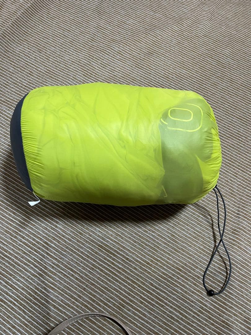 軽い‼️OMM Mountain Raid 233 寝袋 ライムグリーン