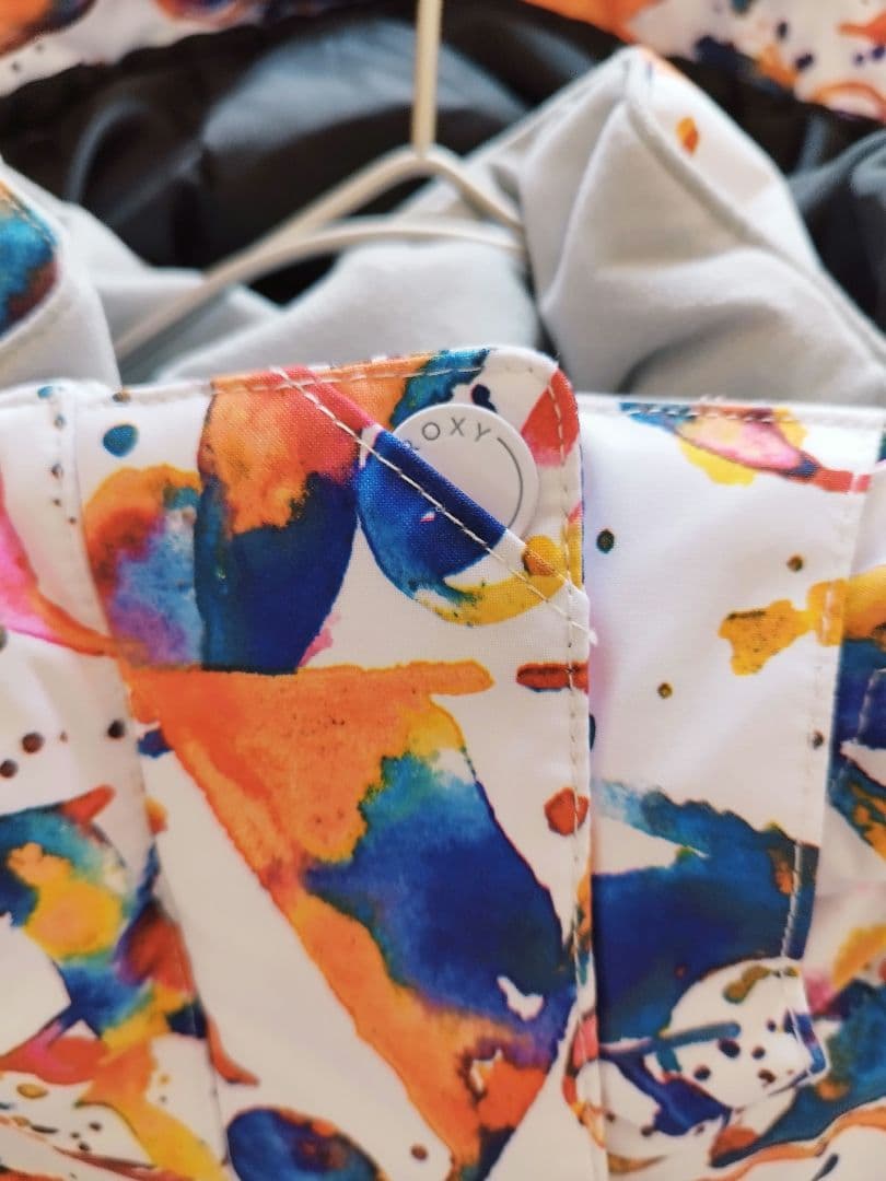 新品タグ付き　Sサイズ　ROXY　スノボウェア　スキーウェア　ロゴ