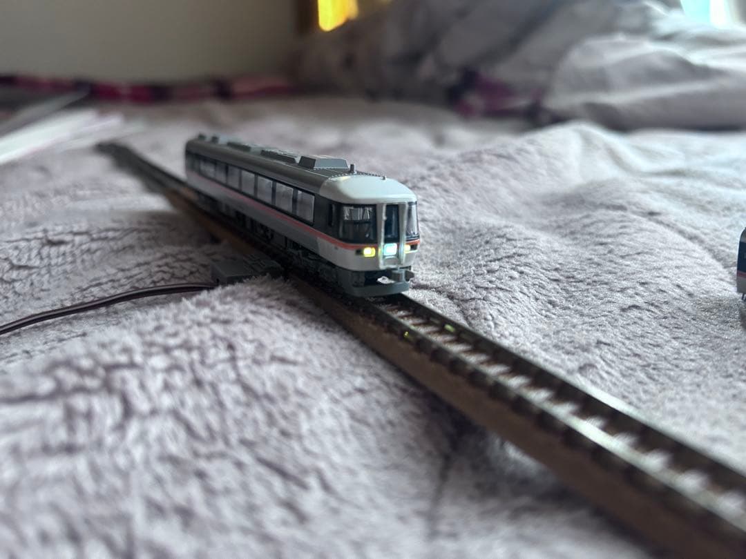 キハ85系Nゲージ鉄道模型 2両内部照明付き