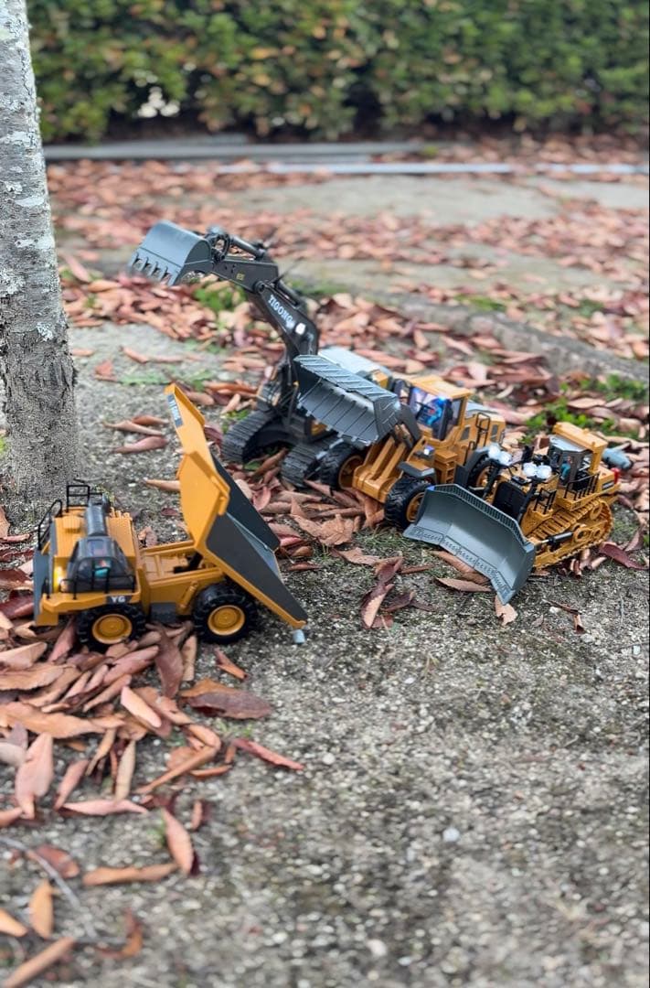 【Akeleo】 働く車、ラジコンカー、砂遊び、LEDライト、子供向け