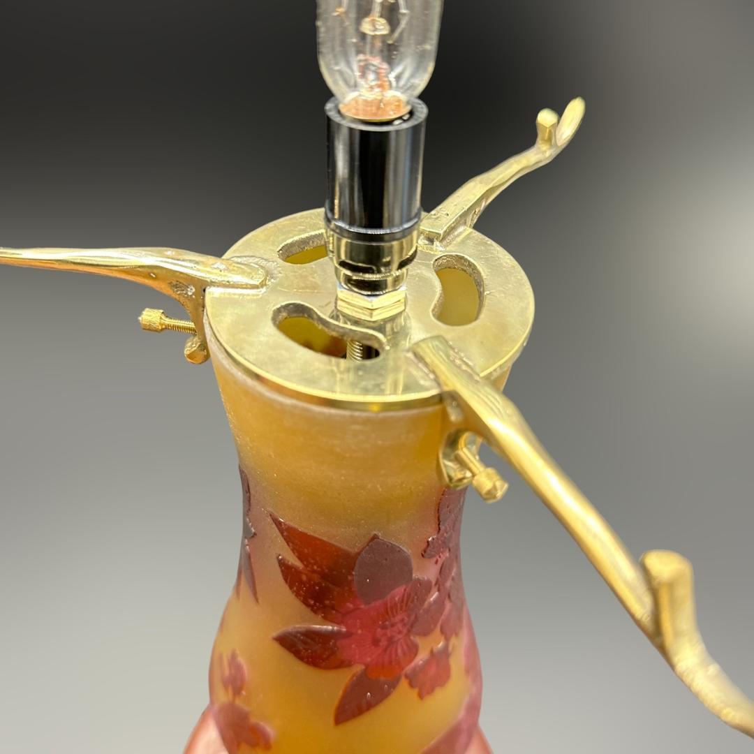 エミールガレ　 二灯ランプ 　林檎紋　カメオ彫り　被せガラス　高さ50ｃｍ