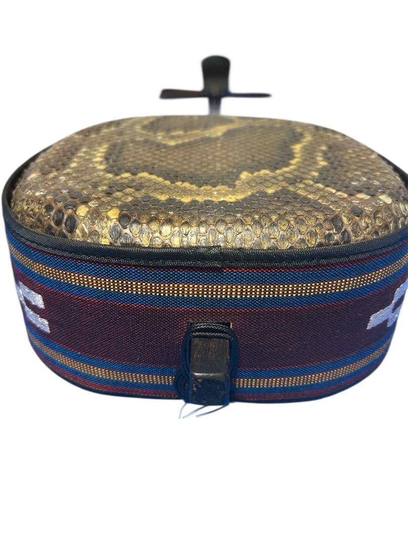 美品　琉球　 沖縄三線 蛇皮 民族楽器　沖縄伝統楽器　バチ・ソフトケース付き