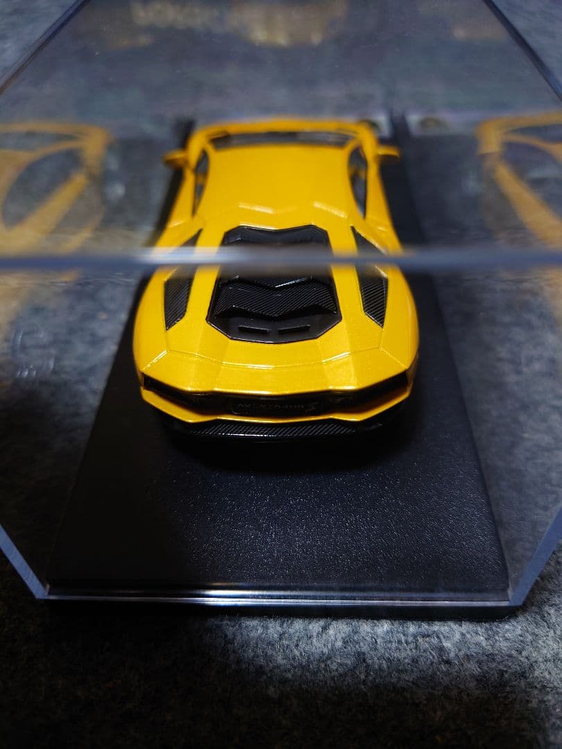 ルックスマート1/43ランボルギーニアヴェンタドールS イエロー