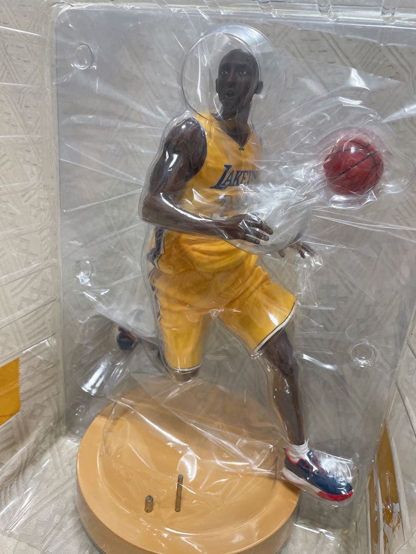 激レア　特大サイズ　コービー・ブライアント　フィギュア　NBA