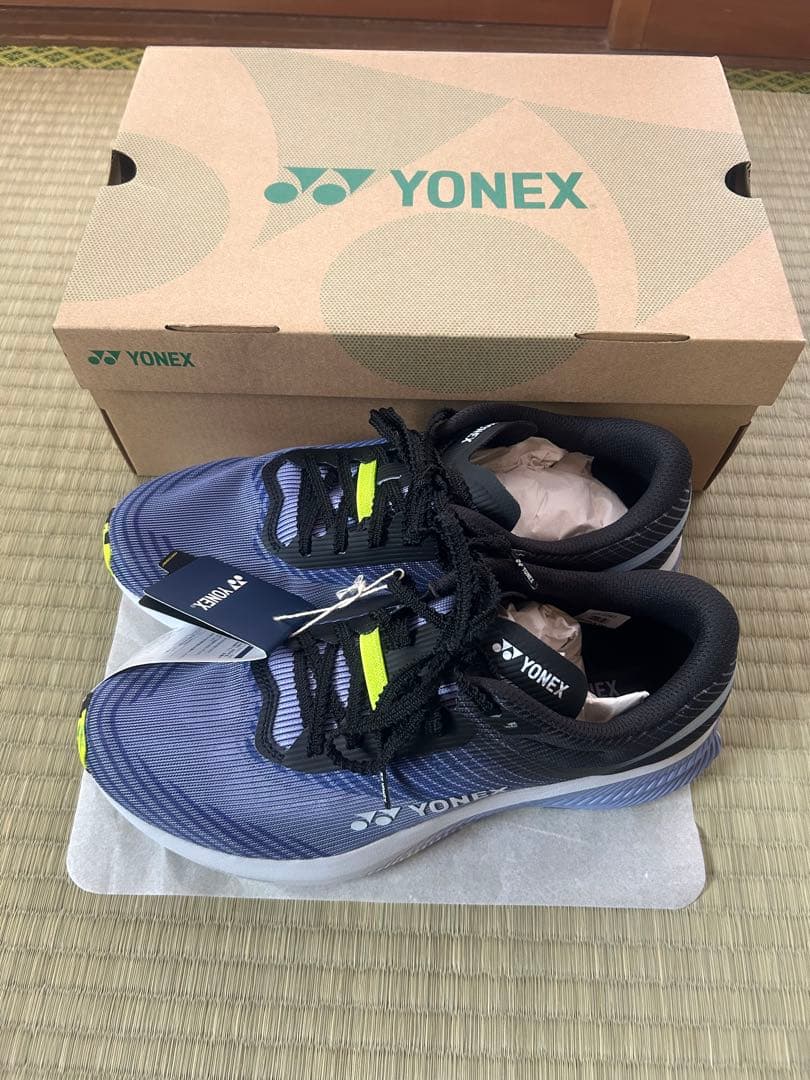 YONEX ランニングシューズ 箱付き