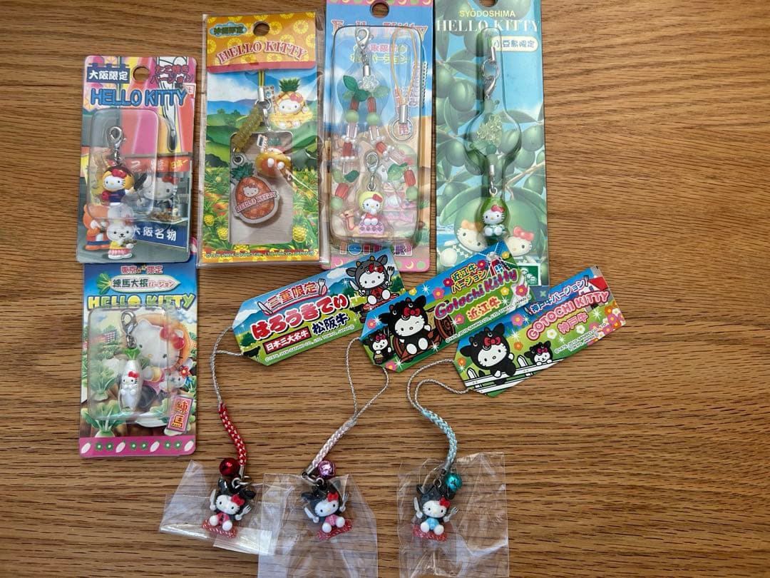 ご当地キティ　根付けストラップ　食べ物シリーズ