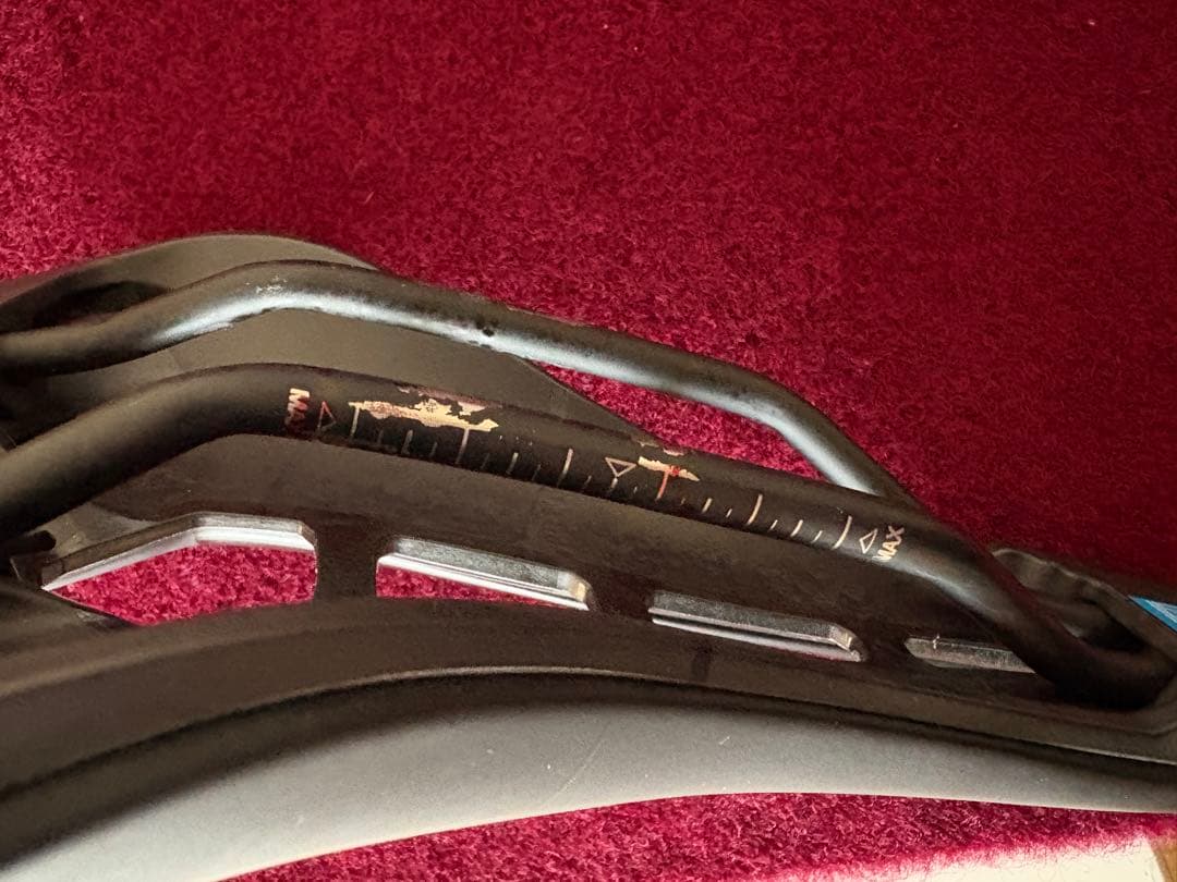 シマノプロ　ステルスカーブドサドル　142mm