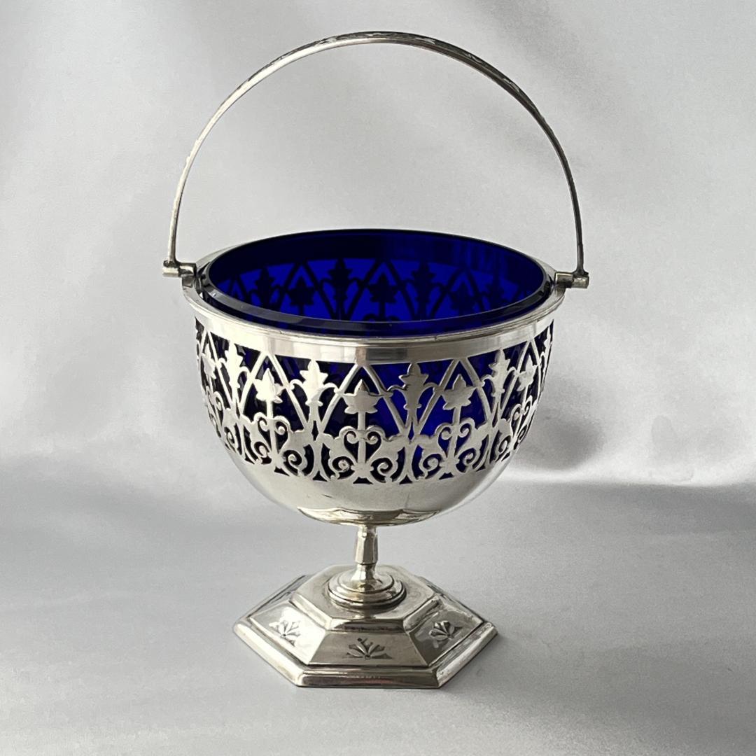 【英国】 透かしのボンボンスタンド【シルバープレート / ガラス】ハンドル付き