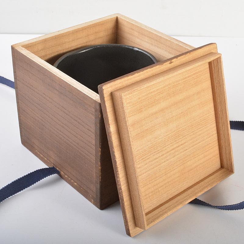 クレヨン7色　茶道具　瀬戸焼　瀬戸黒葵紋印　茶碗　時代箱付　M　R6810