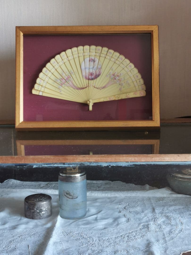 アンティーク フランス ヴィクトリア時代 ハンドペイント扇 風景画 角と花 額装