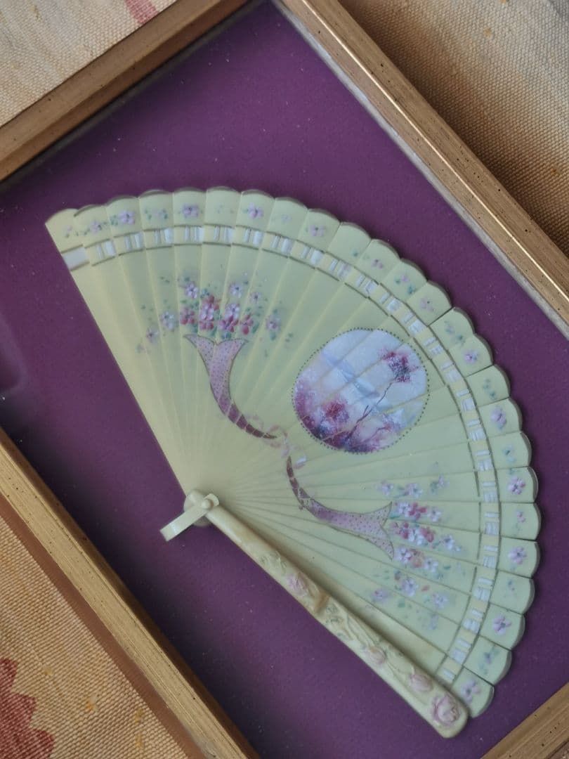 アンティーク フランス ヴィクトリア時代 ハンドペイント扇 風景画 角と花 額装
