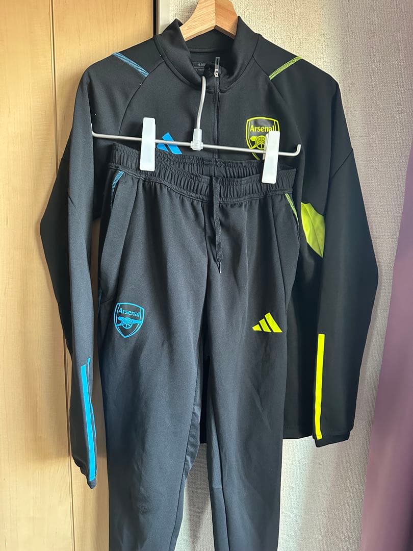 アーセナル　23-24シーズントレーニングウェア上下セット　Mサイズ