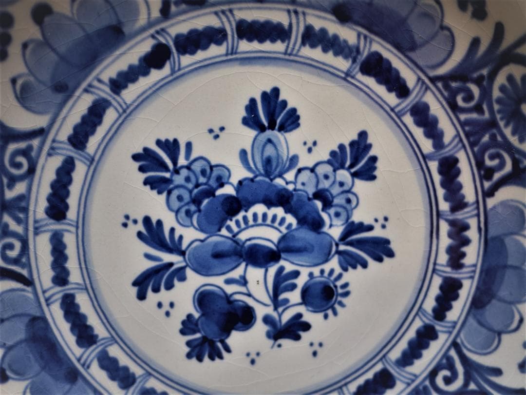 ロイヤルデルフト　花唐草絵飾皿　芙蓉手　青花染付　ファイアンス　伊万里焼