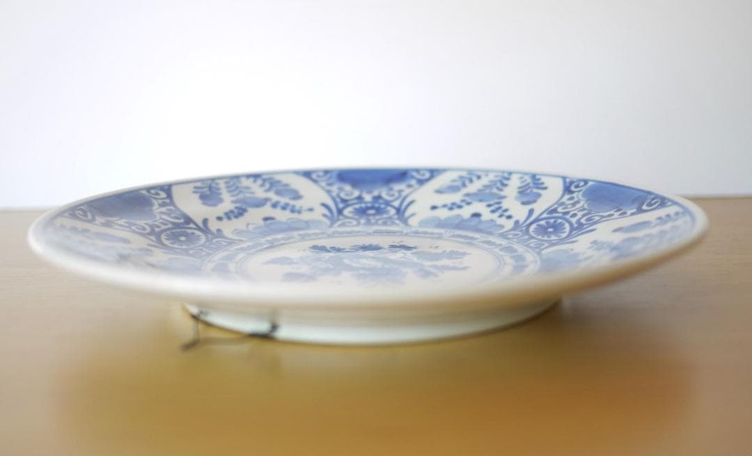 ロイヤルデルフト　花唐草絵飾皿　芙蓉手　青花染付　ファイアンス　伊万里焼