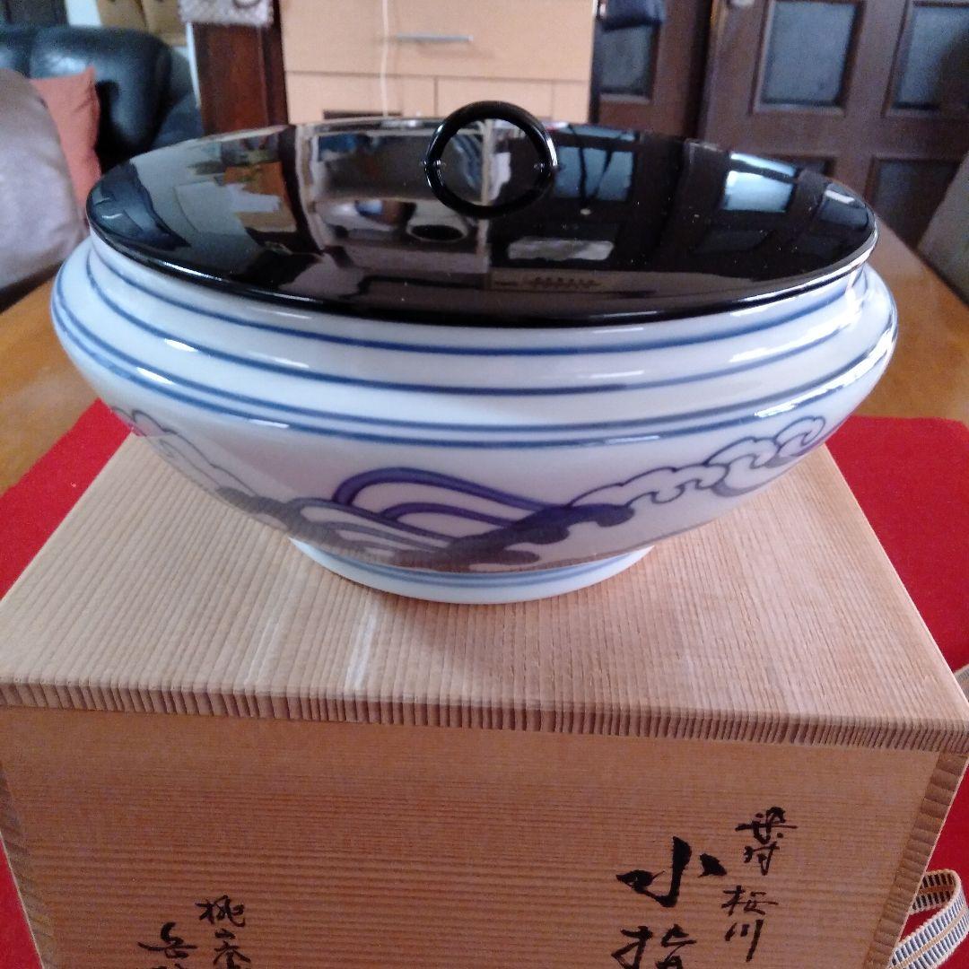 染付桜川波図　平水指