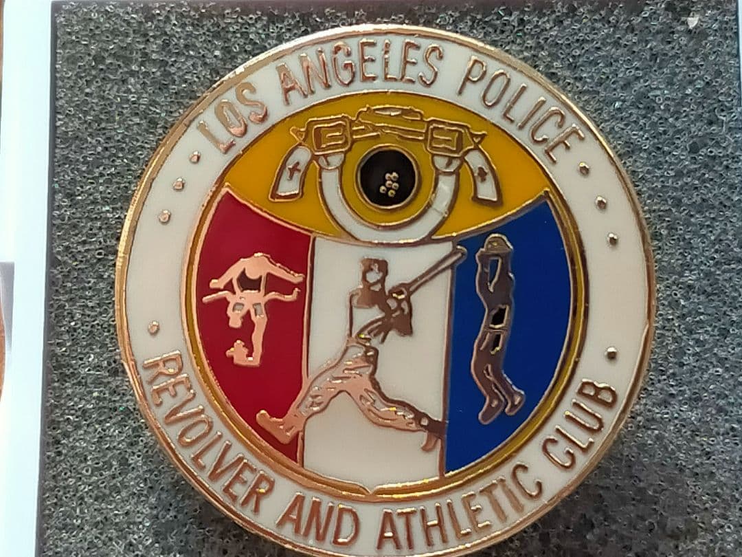 ☆B。「アメリカ ロサンゼルス市警察学校 ピンバッジ.学校生活」。