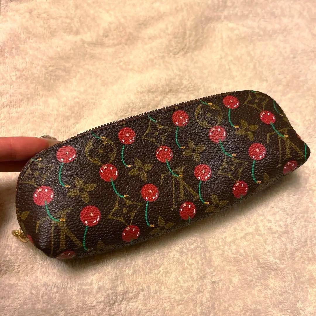 【新品】LOUIS VUITTON ペンケース　チェリー柄