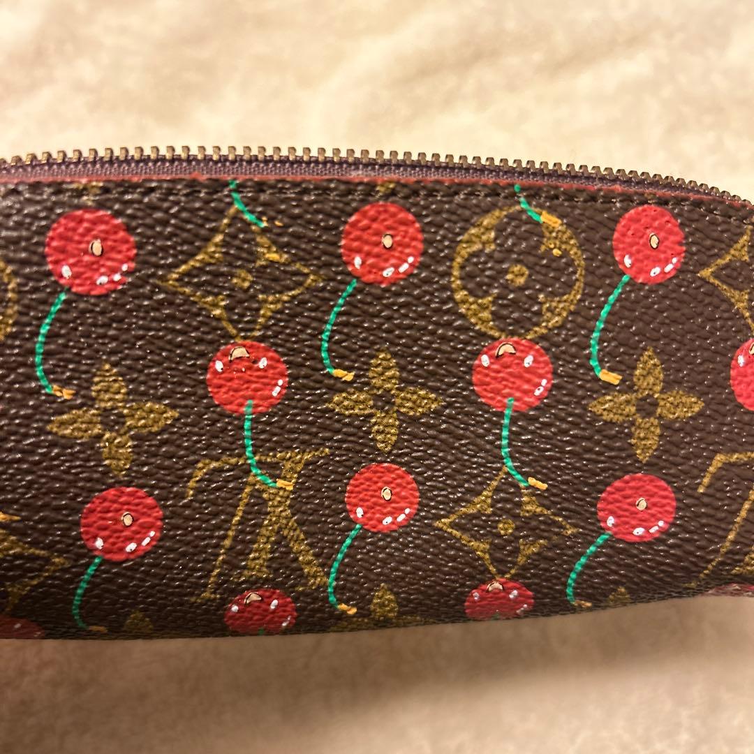 【新品】LOUIS VUITTON ペンケース　チェリー柄