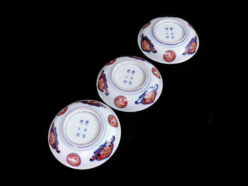 大聖寺伊万里　金襴手　花に菊花四方襷紋の図　４寸皿　３枚　B207-CHc