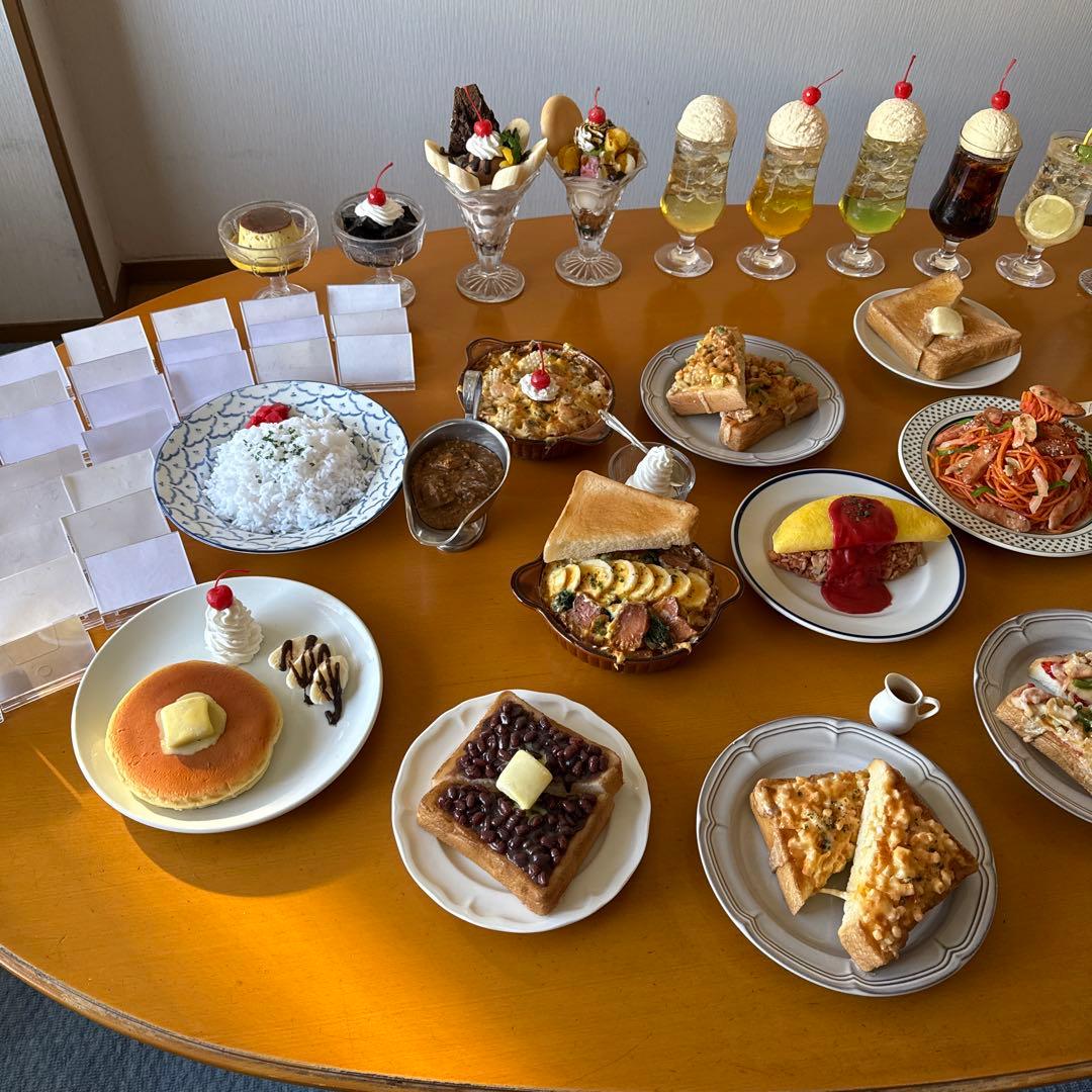 洋食店メニュー商品ケース　　 (実物大)食品サンプルセット￼