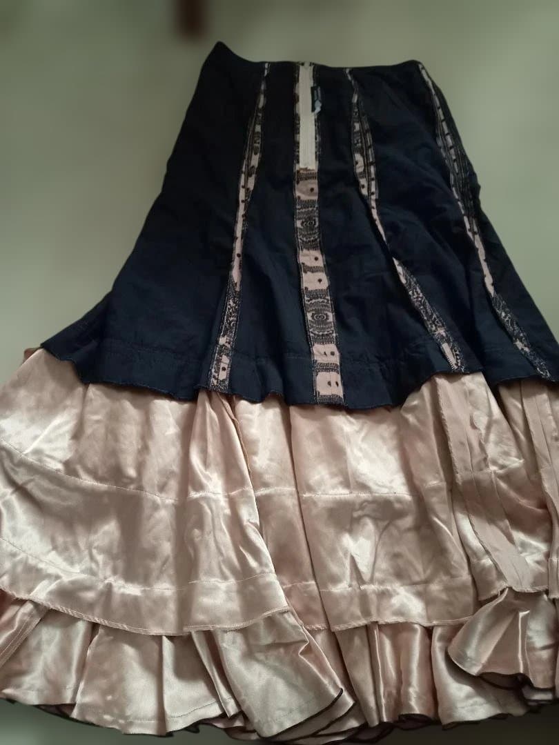 SONIA JOHNES フラメンコスカート ピンクベージュに黒の模様