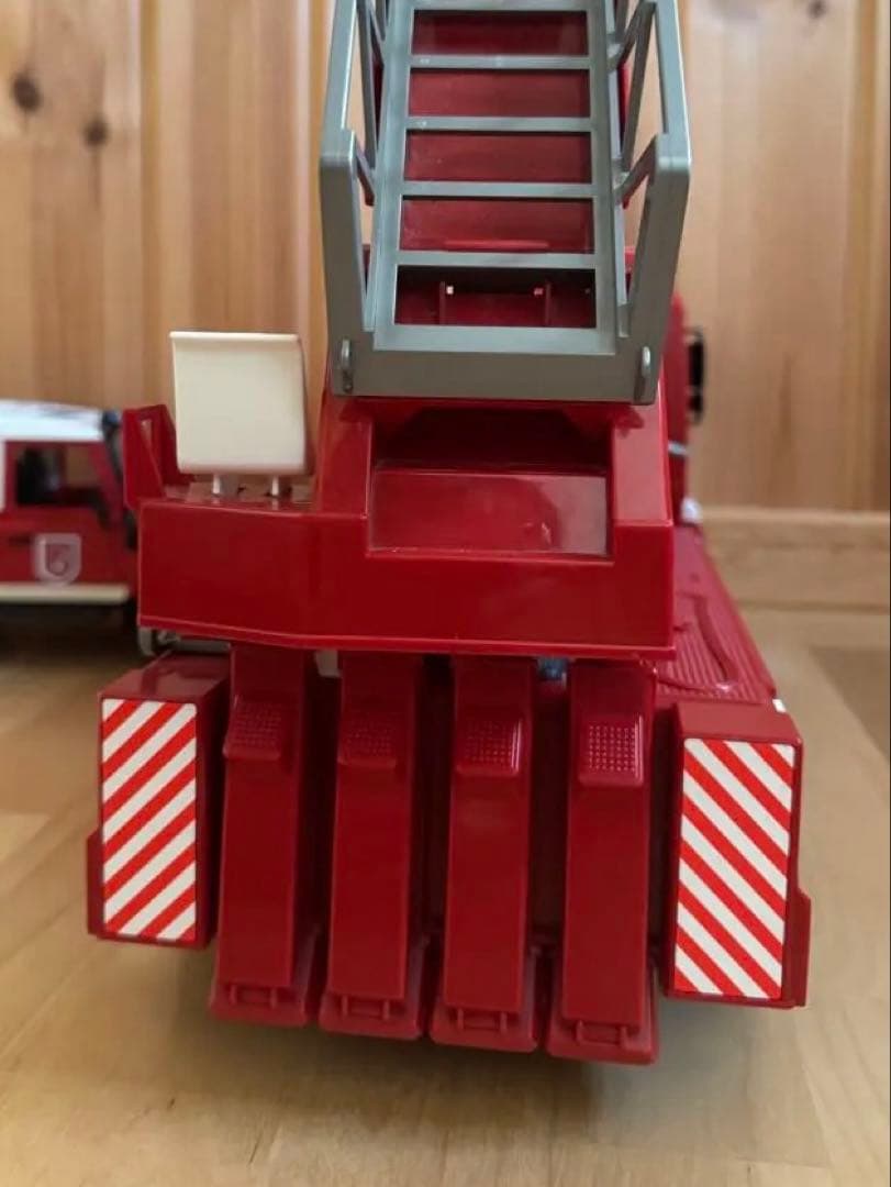 Bruder ブルーダー 消防車　ランドローバー　ショベルカー　おまけ付き