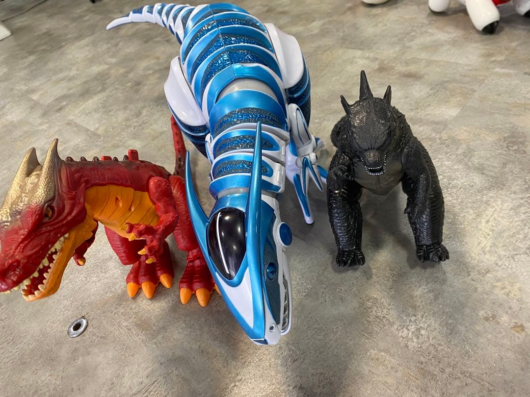 恐竜系　おもちゃ　3体　大きい