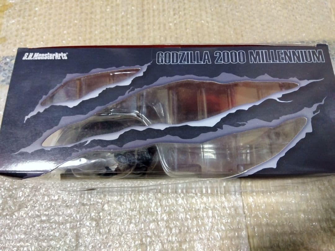 S.H.MonsterArts ゴジラ2000ミレニアム　開封品