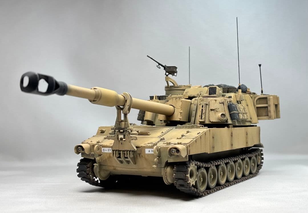 【完成品】イタレリ 1/35 アメリカ自走砲 M109 A6 パラディン