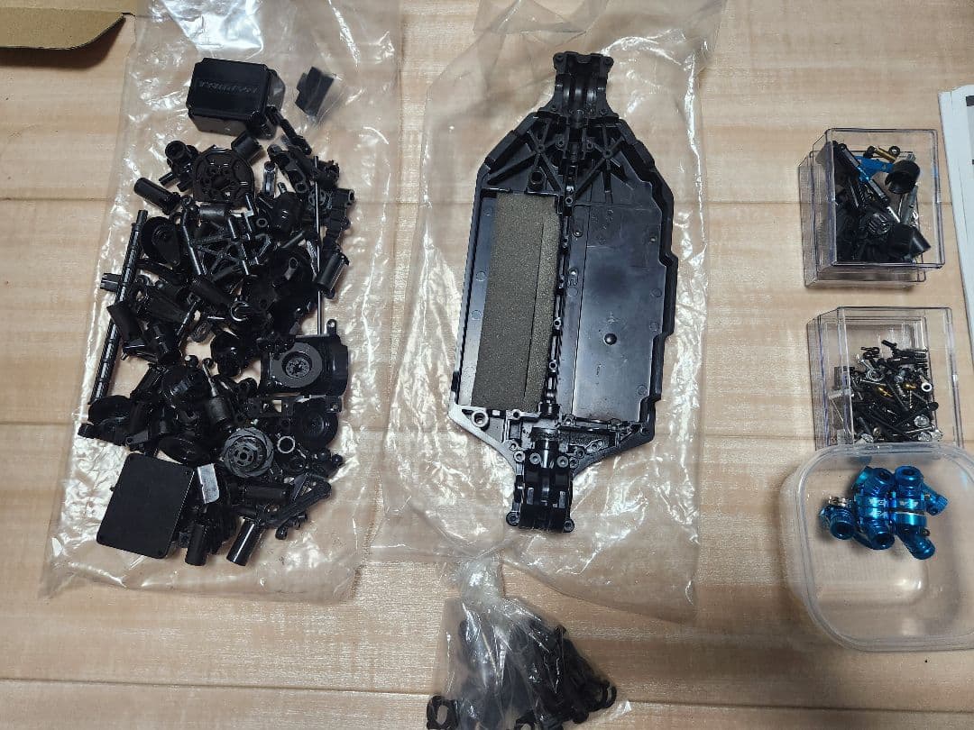 タミヤ TT-02 オプション多数 サーボ、スペアパーツ、ボディ付き シャーシ