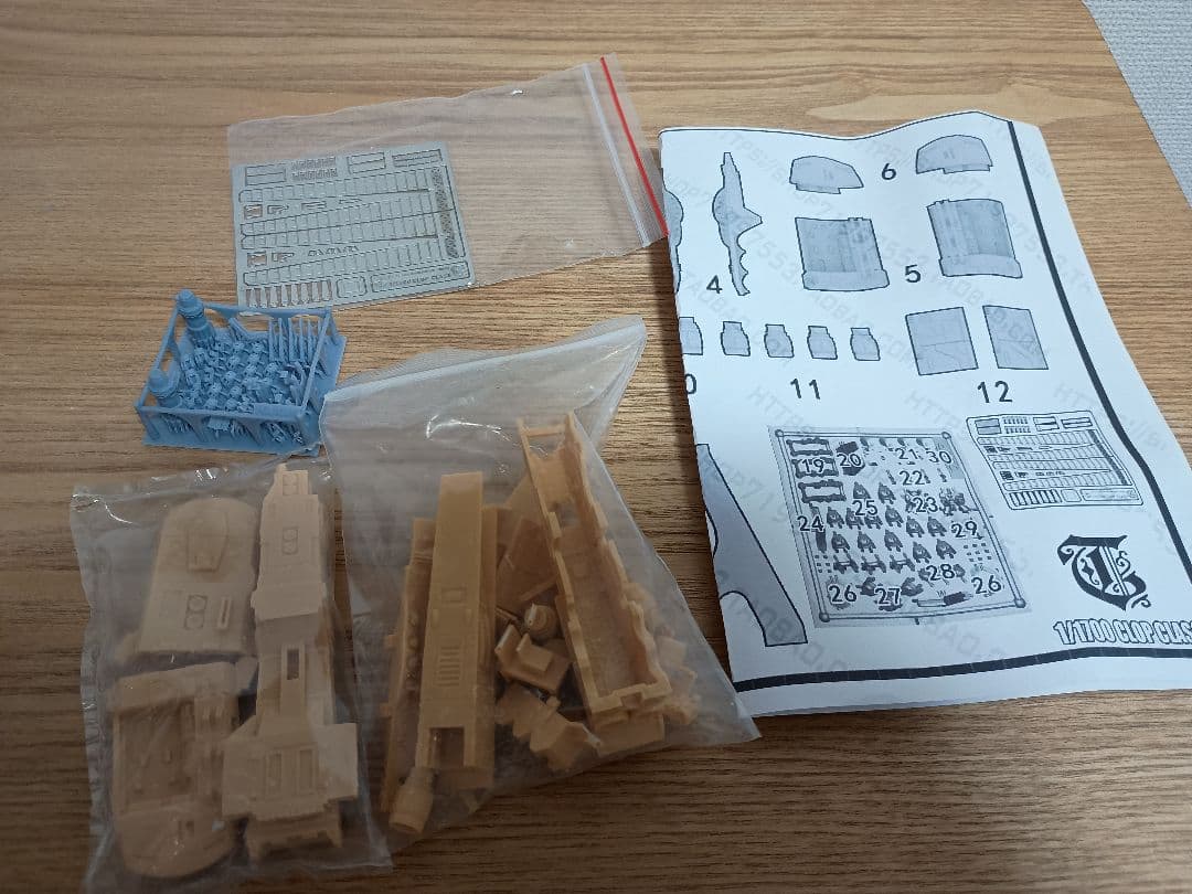 1/1700 機動戦士ガンダム クラップ級巡洋艦レジンキット　コスモフリート