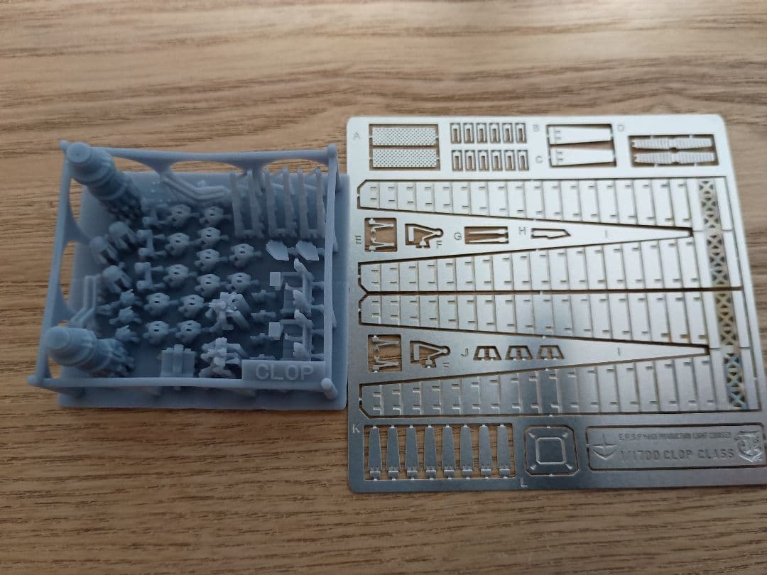 1/1700 機動戦士ガンダム クラップ級巡洋艦レジンキット　コスモフリート