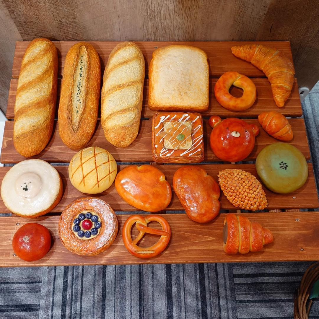 パン 食品サンプル 特注品 まとめ売り バスケット＋ぶどうリース付 ハンドメイド