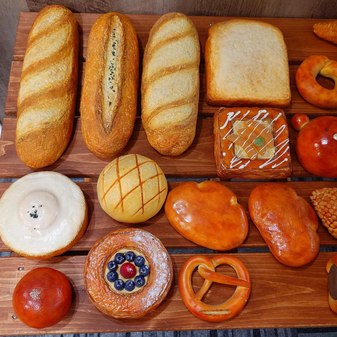 パン 食品サンプル 特注品 まとめ売り バスケット＋ぶどうリース付 ハンドメイド