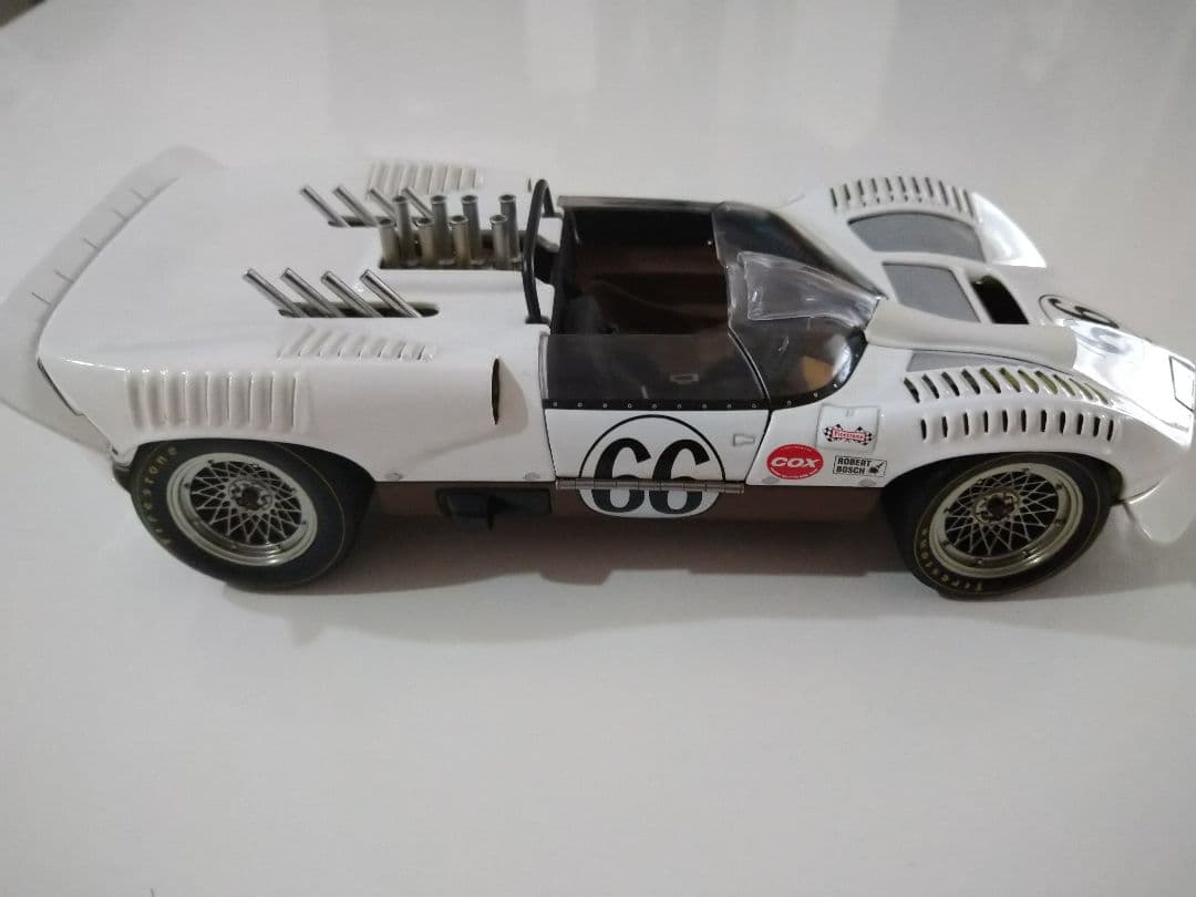 車　ＡＵＴＯ・Ａｒｔ　1/18　Ｃｈａｐａｒｒａｌ　ダイキャストミニカー