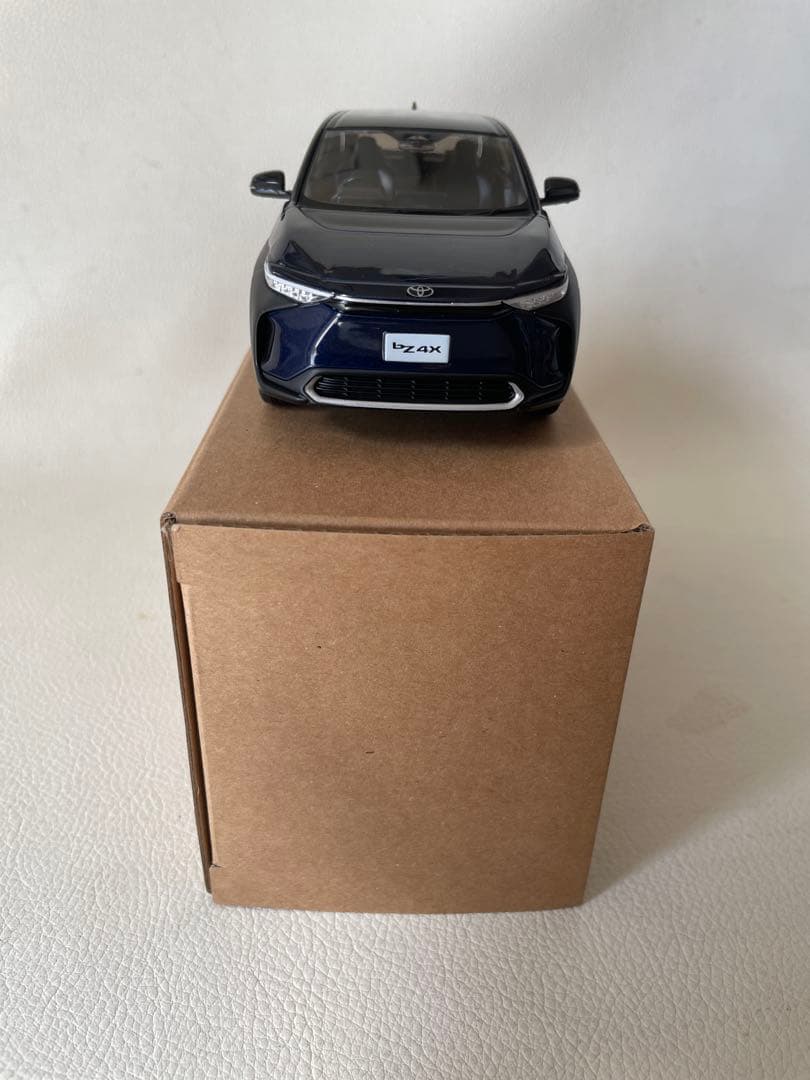 トヨタ bZ4X ⑤ 2MT 202 ブラック × 8S6 ダークブルーマイカ