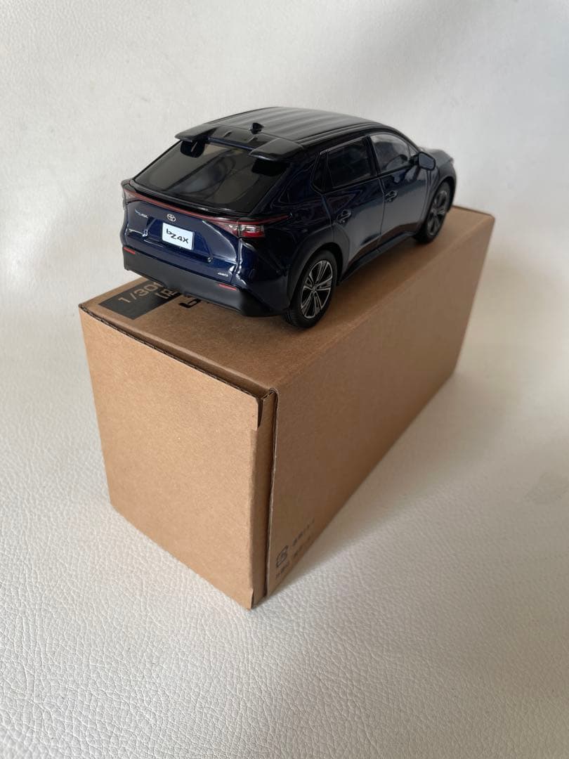 トヨタ bZ4X ⑤ 2MT 202 ブラック × 8S6 ダークブルーマイカ