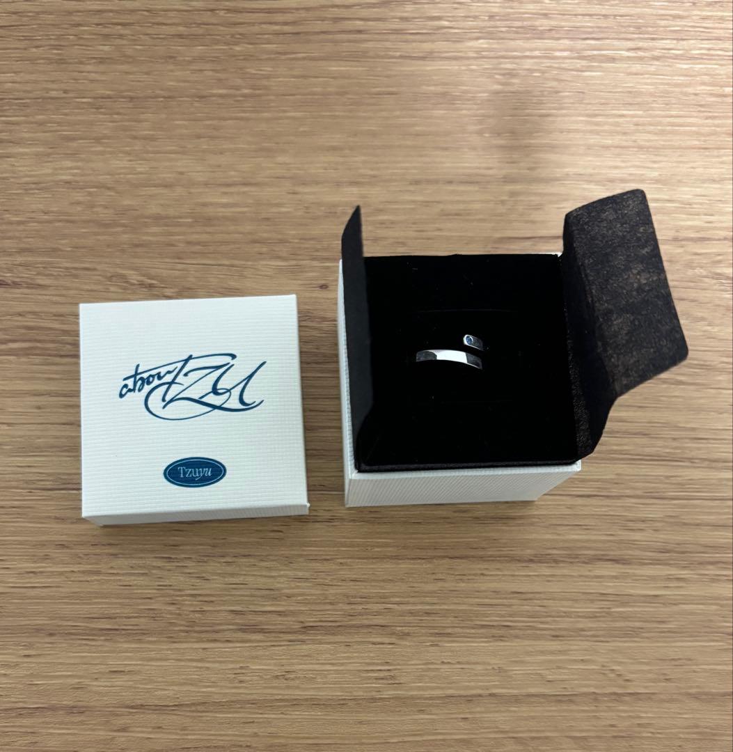 TWICE ツウィ abouTZU ロゴリング