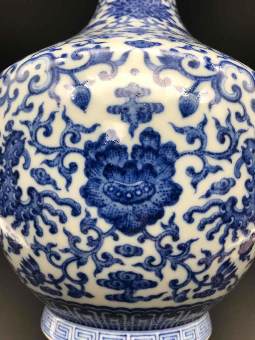 中国骨董　清乾隆時代　大清乾隆年製　在銘　染付花瑞雲寿字水紋　唐草紋(B-9)