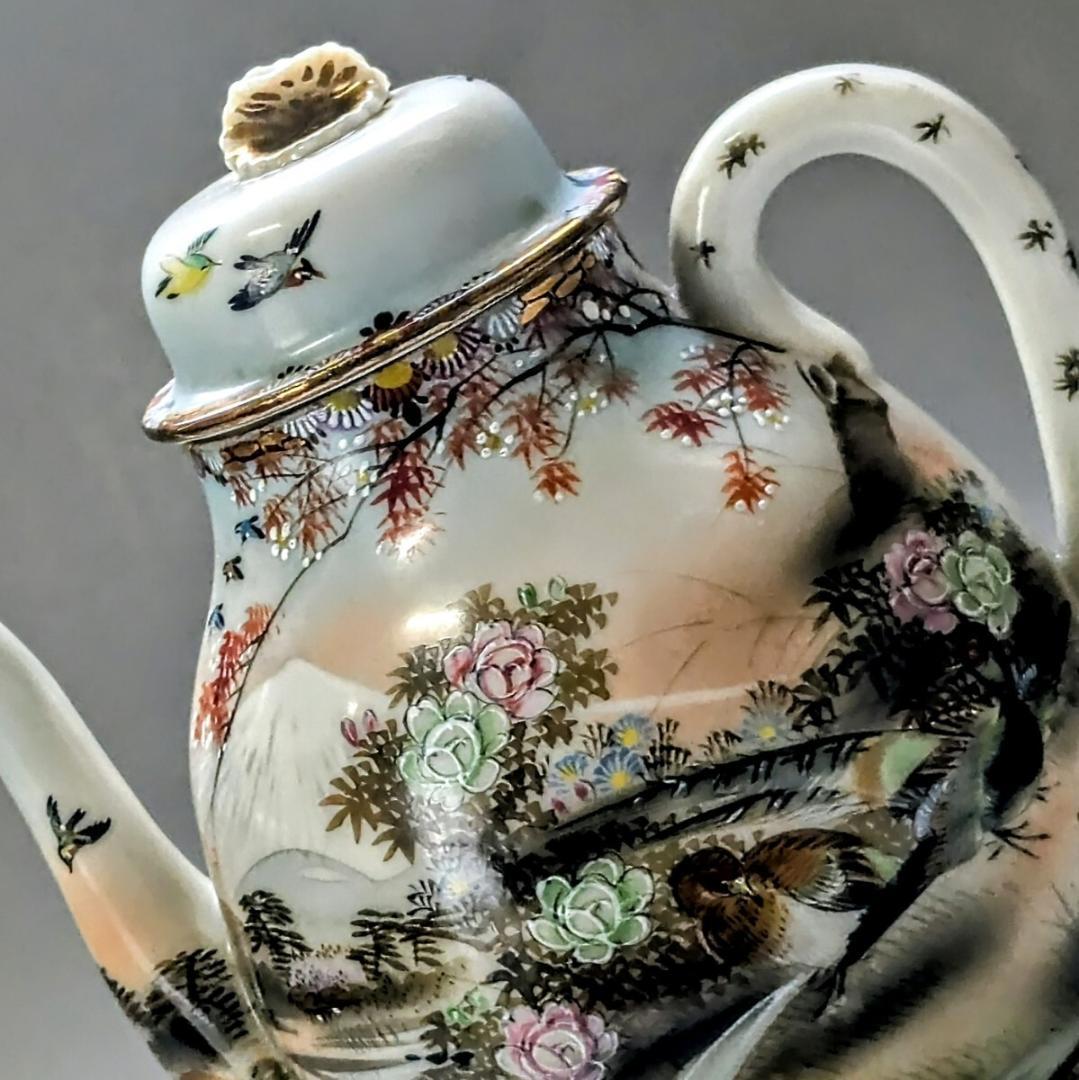 オールドニッポン ポット　花鳥図　白釉盛上　花摘み・フラワーハンドル　超細密画