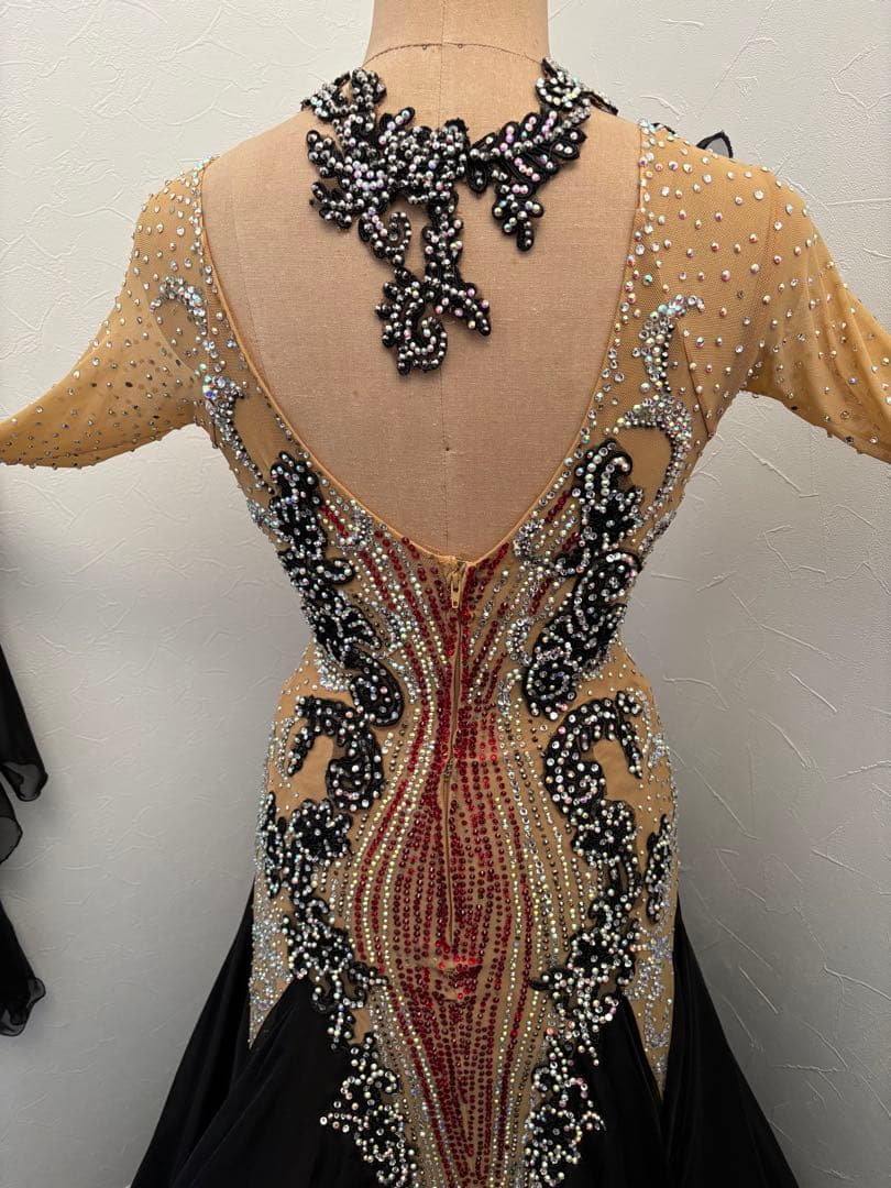 社交ダンス　タカダンスドレス 黒と赤色