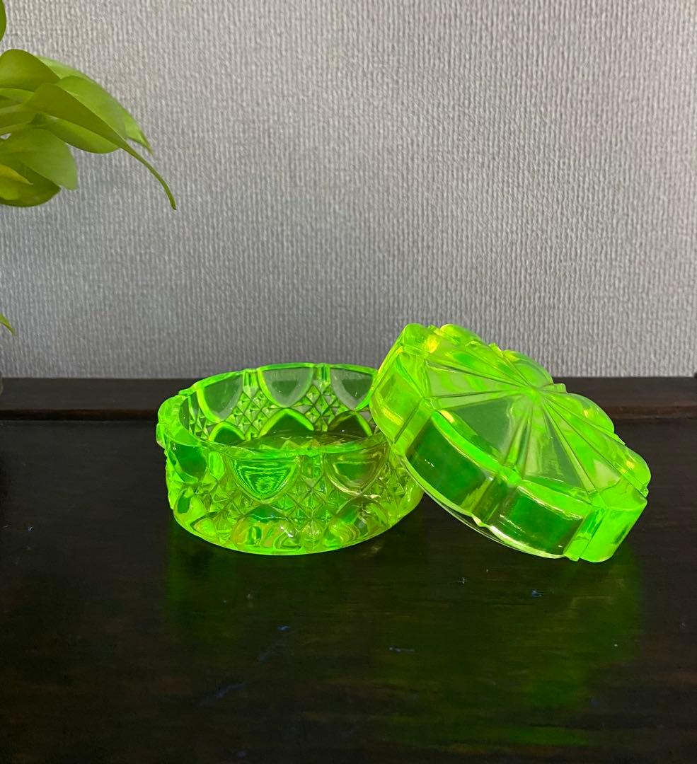 ベルギー　ヴァルサンランベール　ウランガラス　小物入れ