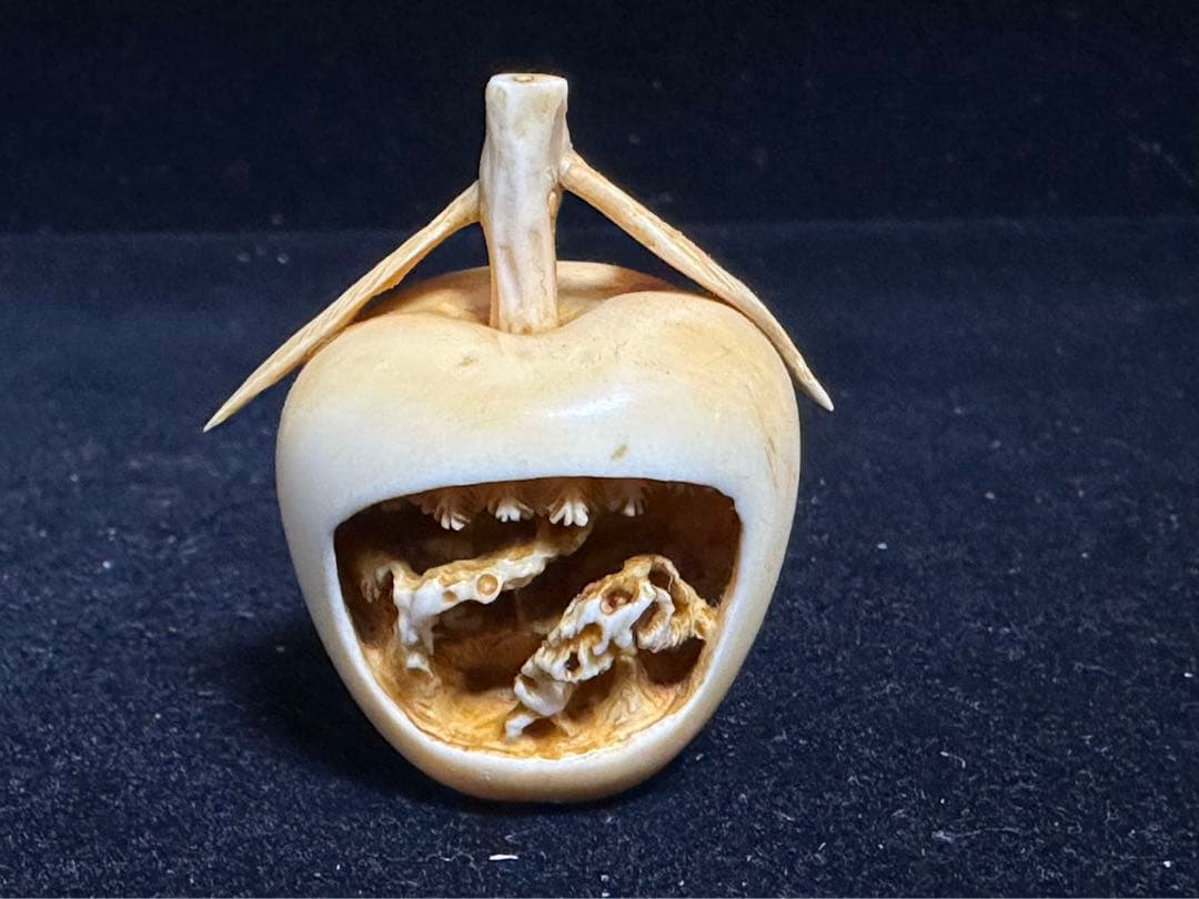 極上　置物　根付　天然素材　彫刻 　細密細工　骨董　アンティーク