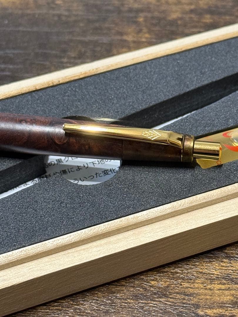 野原工芸　ホンジュラスローズ瘤　斑紋孔雀色金具