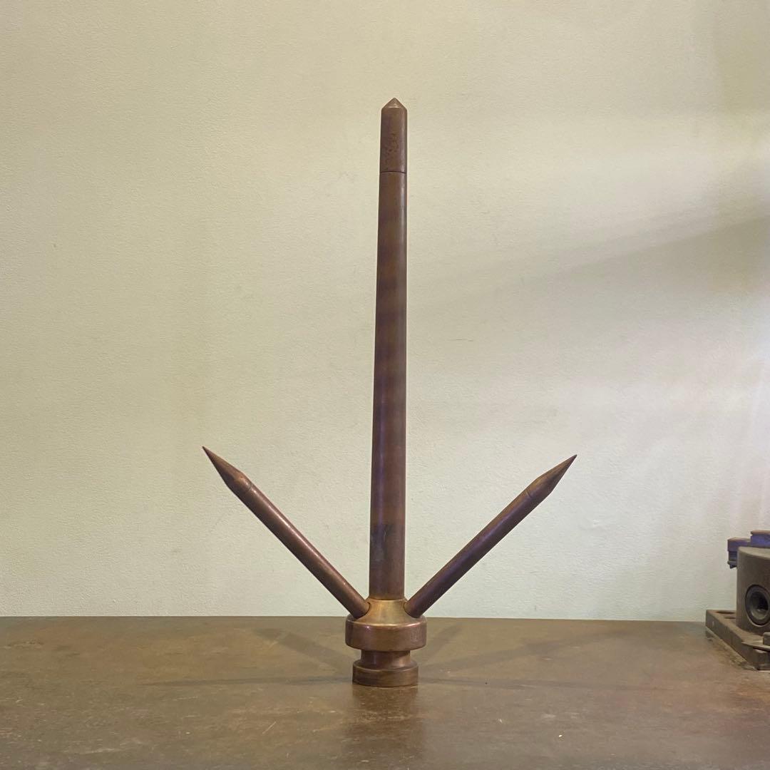 古い銅製の避雷針 オブジェ ディスプレイ