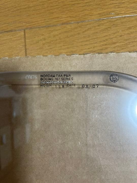 航空機　客室窓