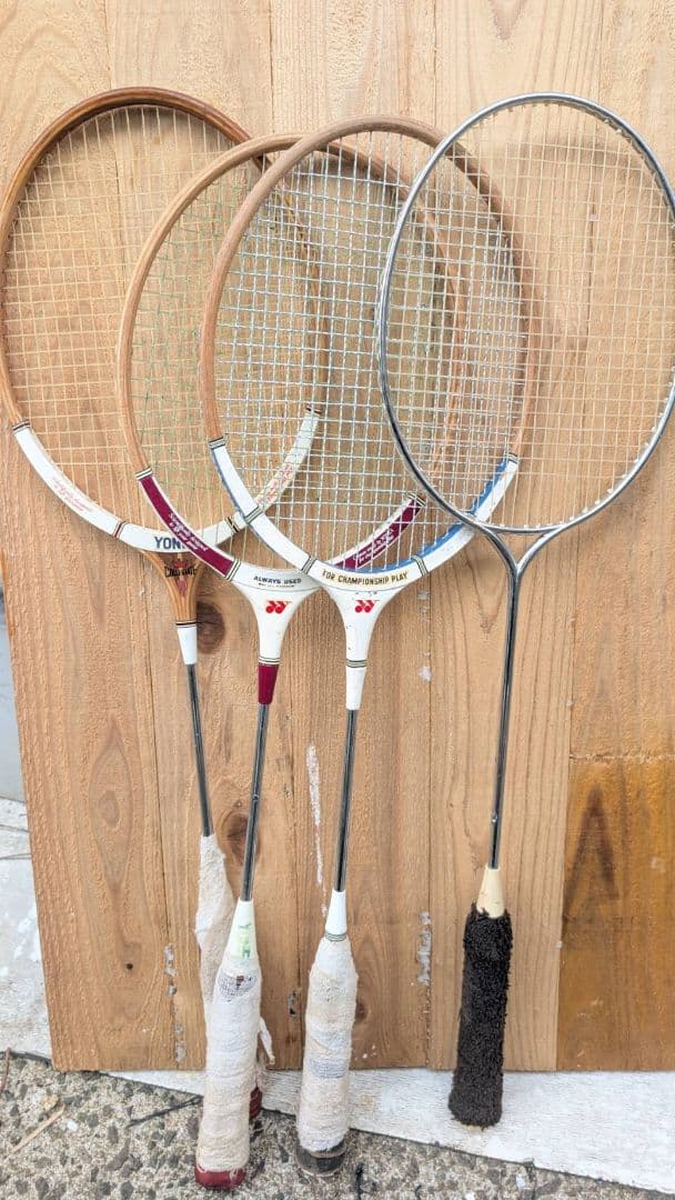 アンティークYONEX バドミントンラケット 4本セット廃盤ビンテージ品