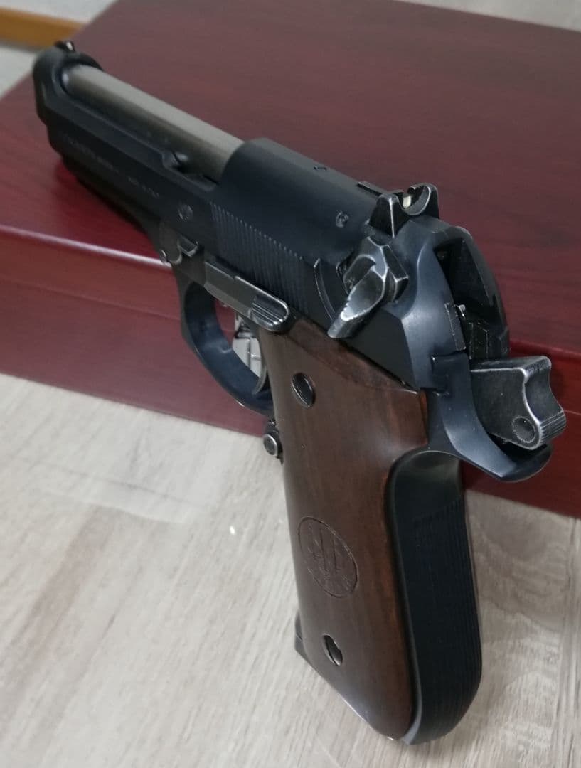 ⭐WAウエスタンアームズ ベレッタ92FS ガスブロ⭐木製グリップ&ケース付